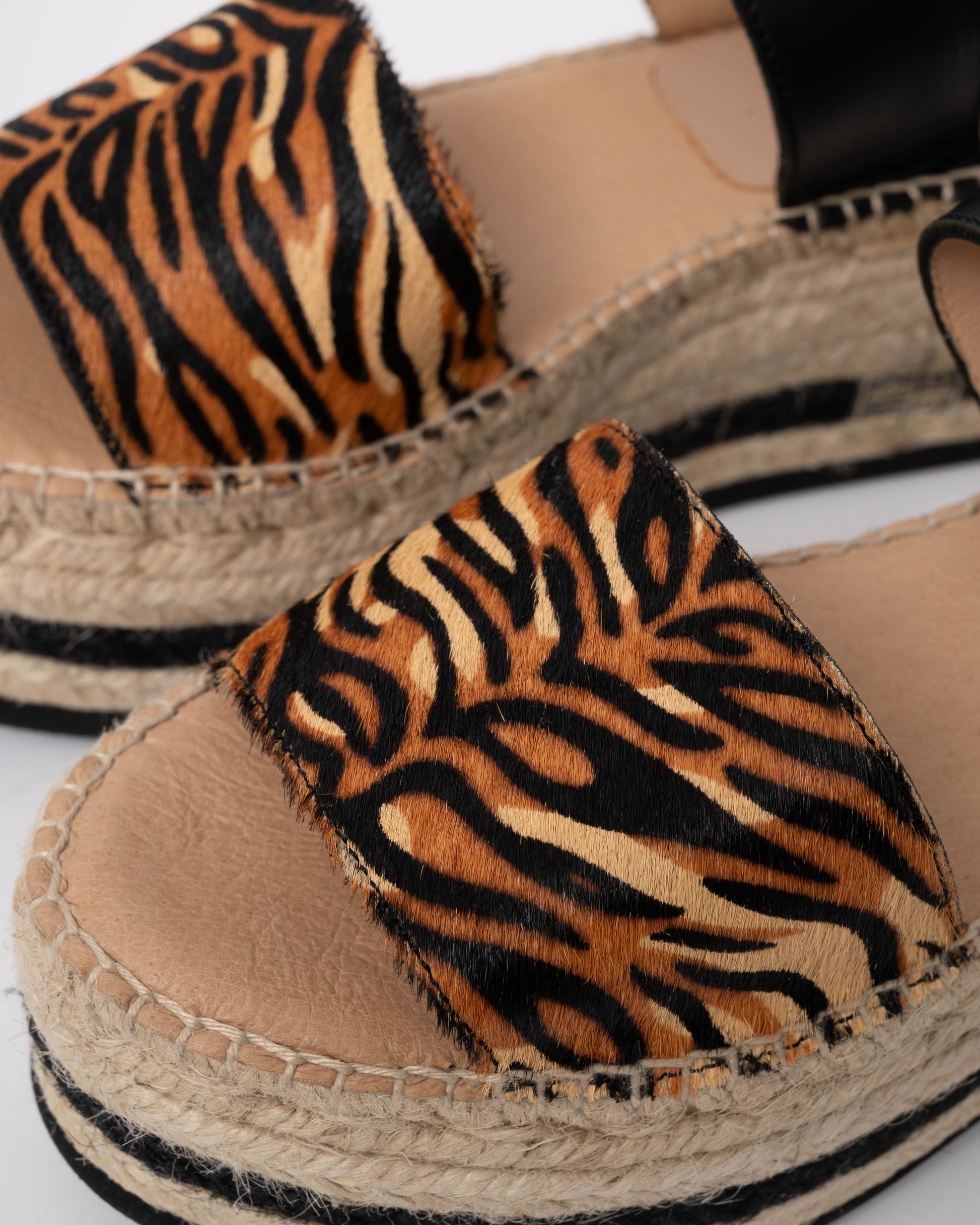 Kanna Pony Womens Flatform Sandals