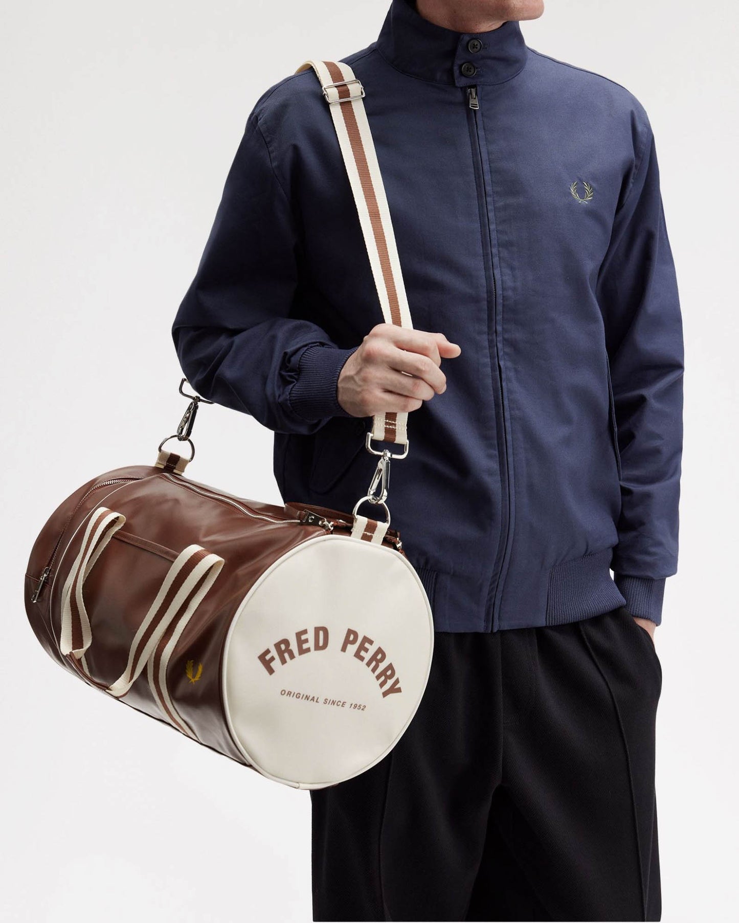 Fred Perry Recycled Polyester Classic Barrel Bag - Tan/Ecru J89