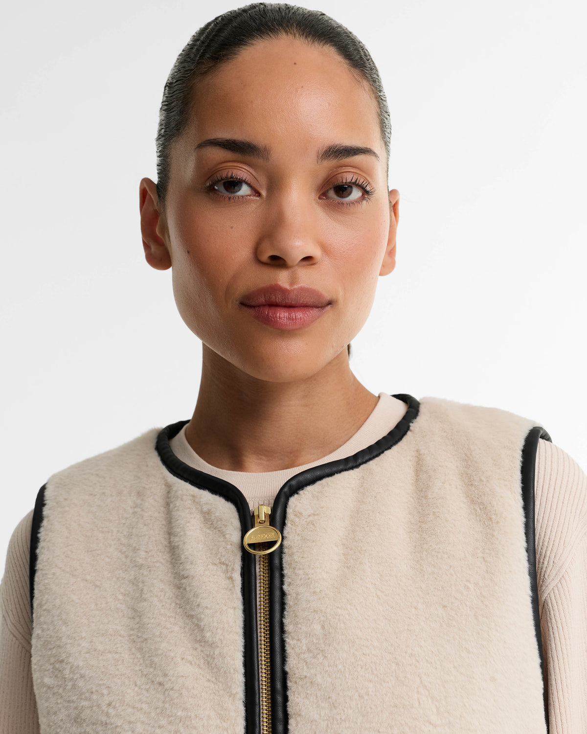 Barbour International Oulton Womens Faux Fur Liner - Lt Stone/Black | CHO | Designer Womens Jacket Liners