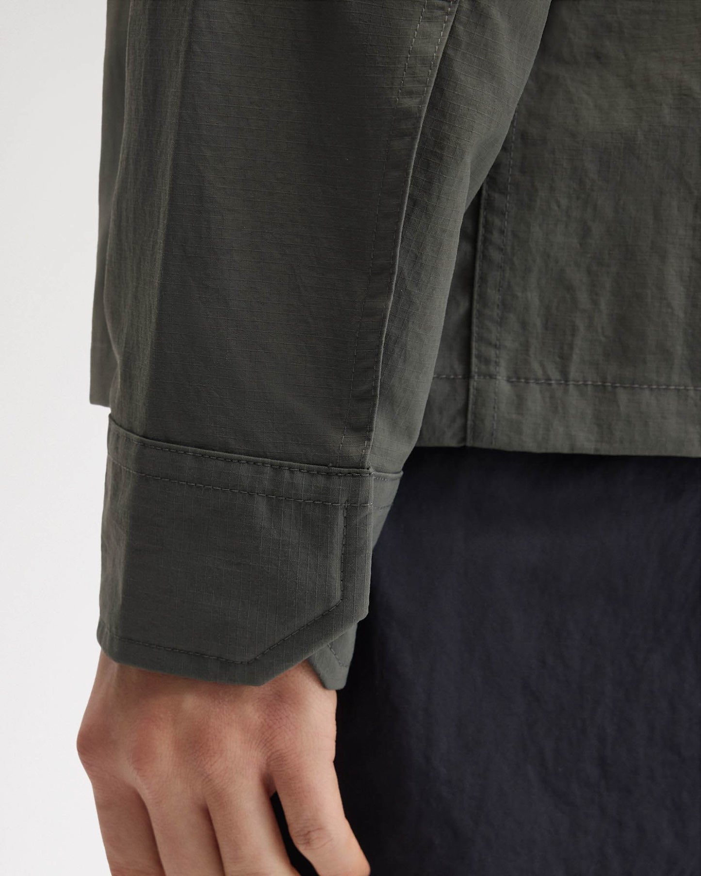 Fred Perry Mens Ripstop Pocket Overshirt - Field Green 638, sleeve detail