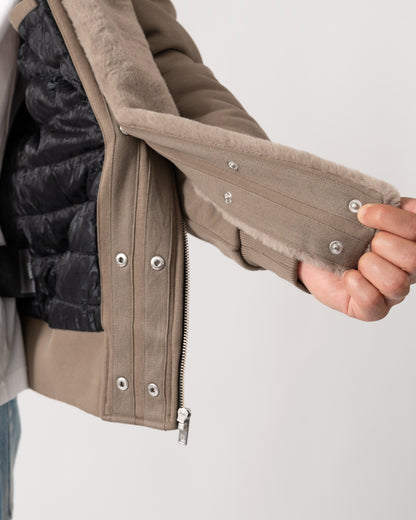 detachable faux fur trim detail of a Moose Knuckles Classic Bunny 3 Mens Fleece Hoodie in Ashen 2019