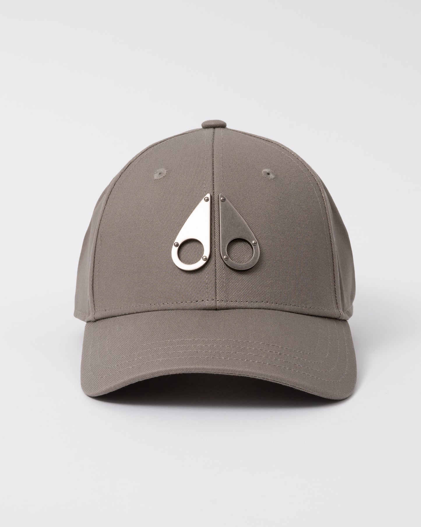 Moose Knuckles Front Logo Icon Cap in Ashen 1968