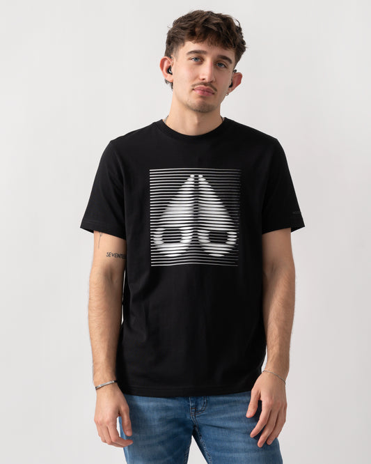 studio shot of a model wearing a Moose Knuckles Raydaze Mens T-Shirt in Black 292