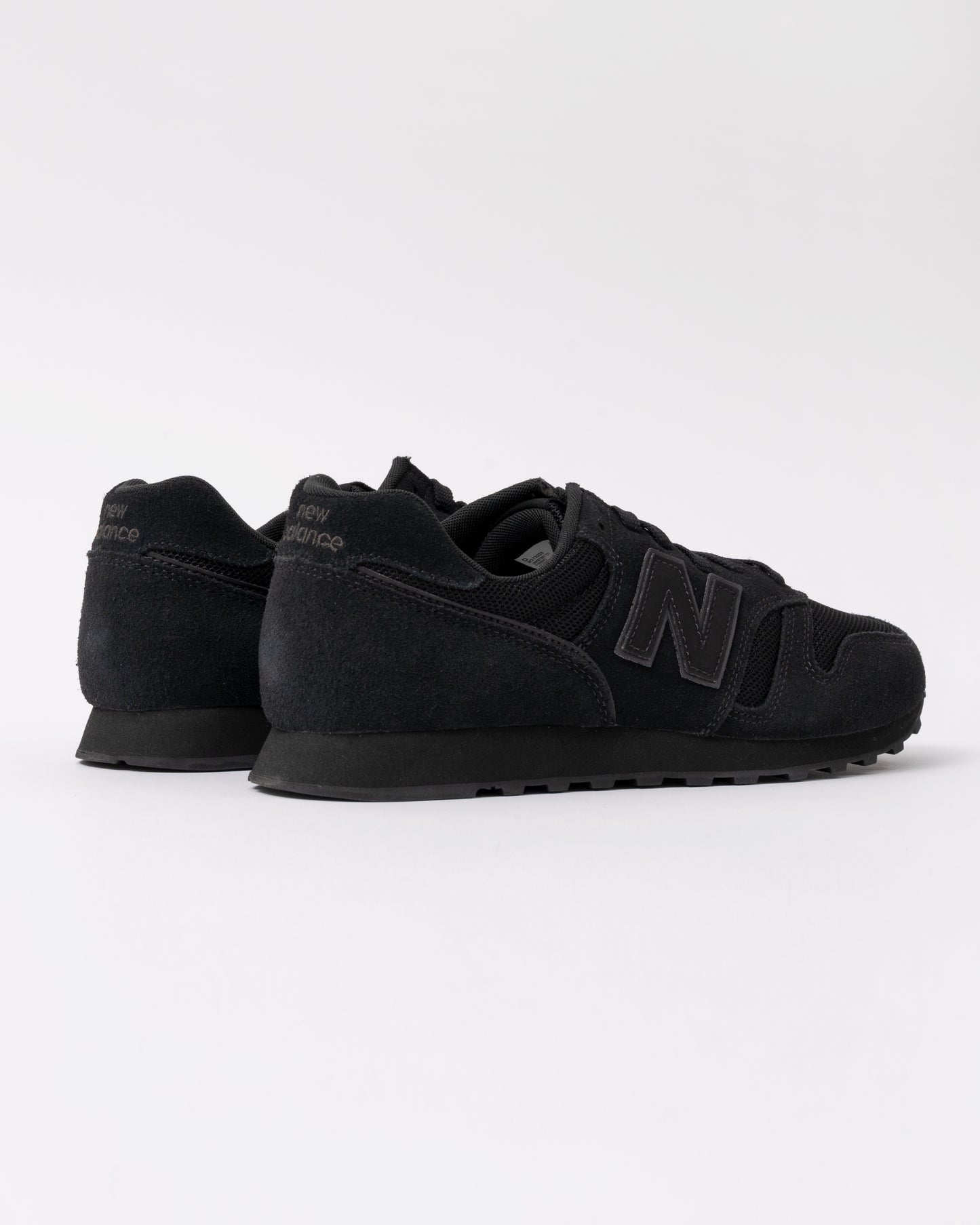 back of New Balance 373 Mens Trainers in Black 