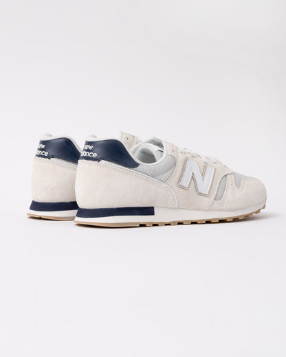 back of New Balance 373 Mens Trainers in Sea Salt