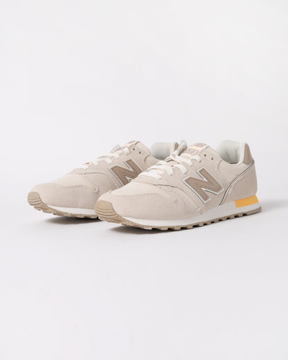 a pair of New Balance 373 Womens Trainers in Linen