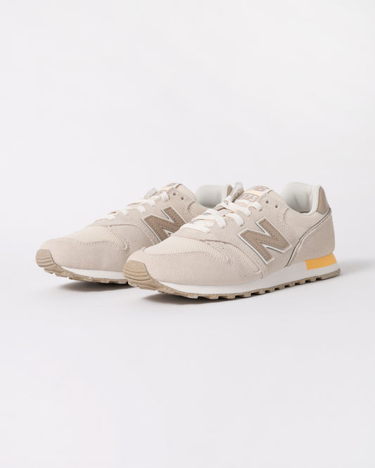 a pair of New Balance 373 Womens Trainers in Linen
