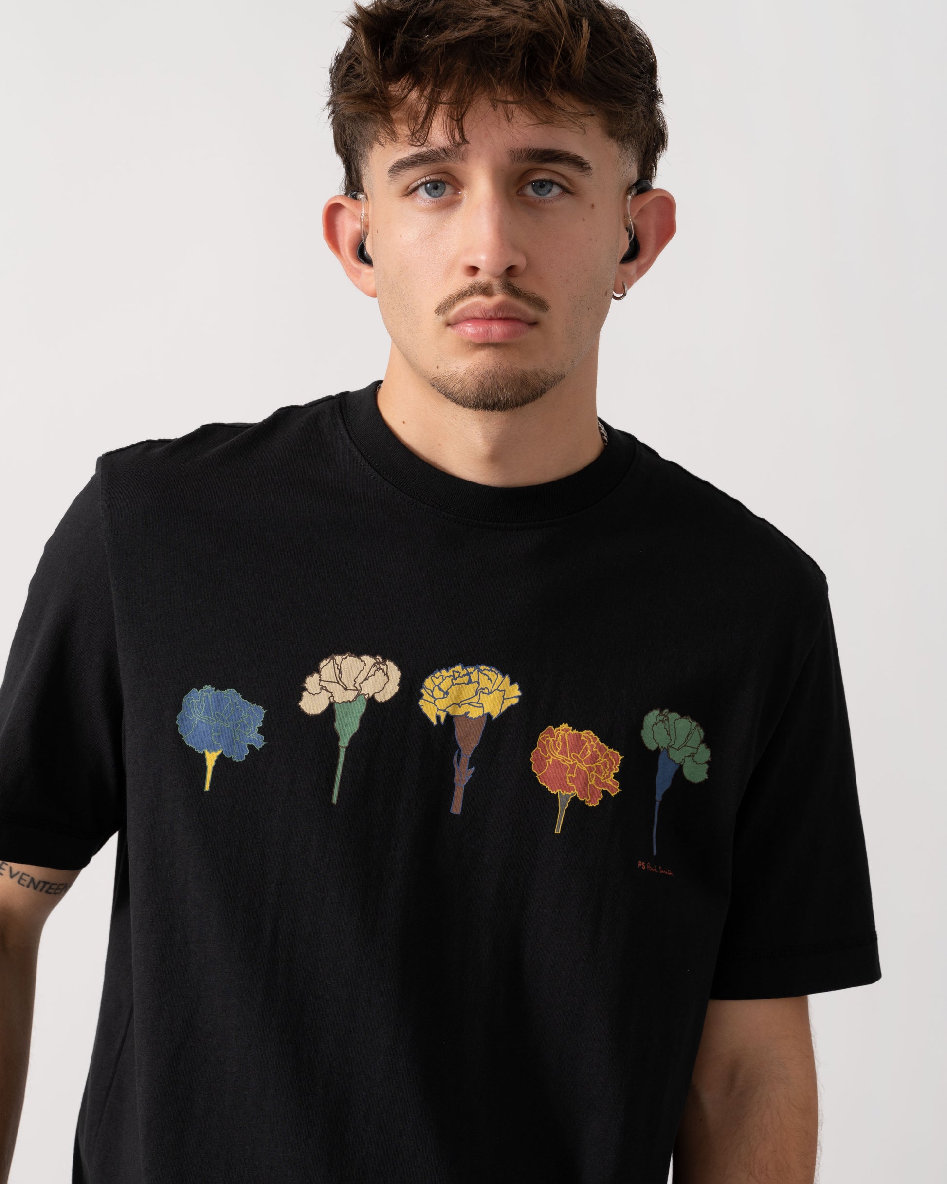 detail of a Model wearing a PS Paul Smith Mens Casual Fit Carnation Line T-Shirt in Black