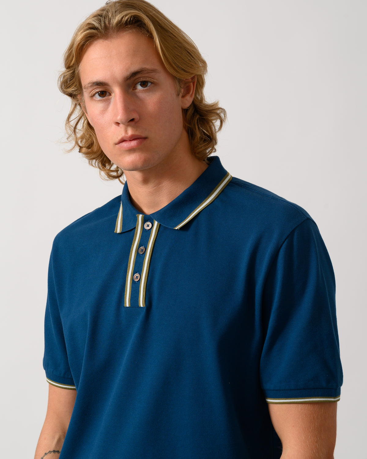 close up studio photo of a model wearing a PS Paul Smith Mens Regular Fit Polo Shirt with Tipping in 47 Navy