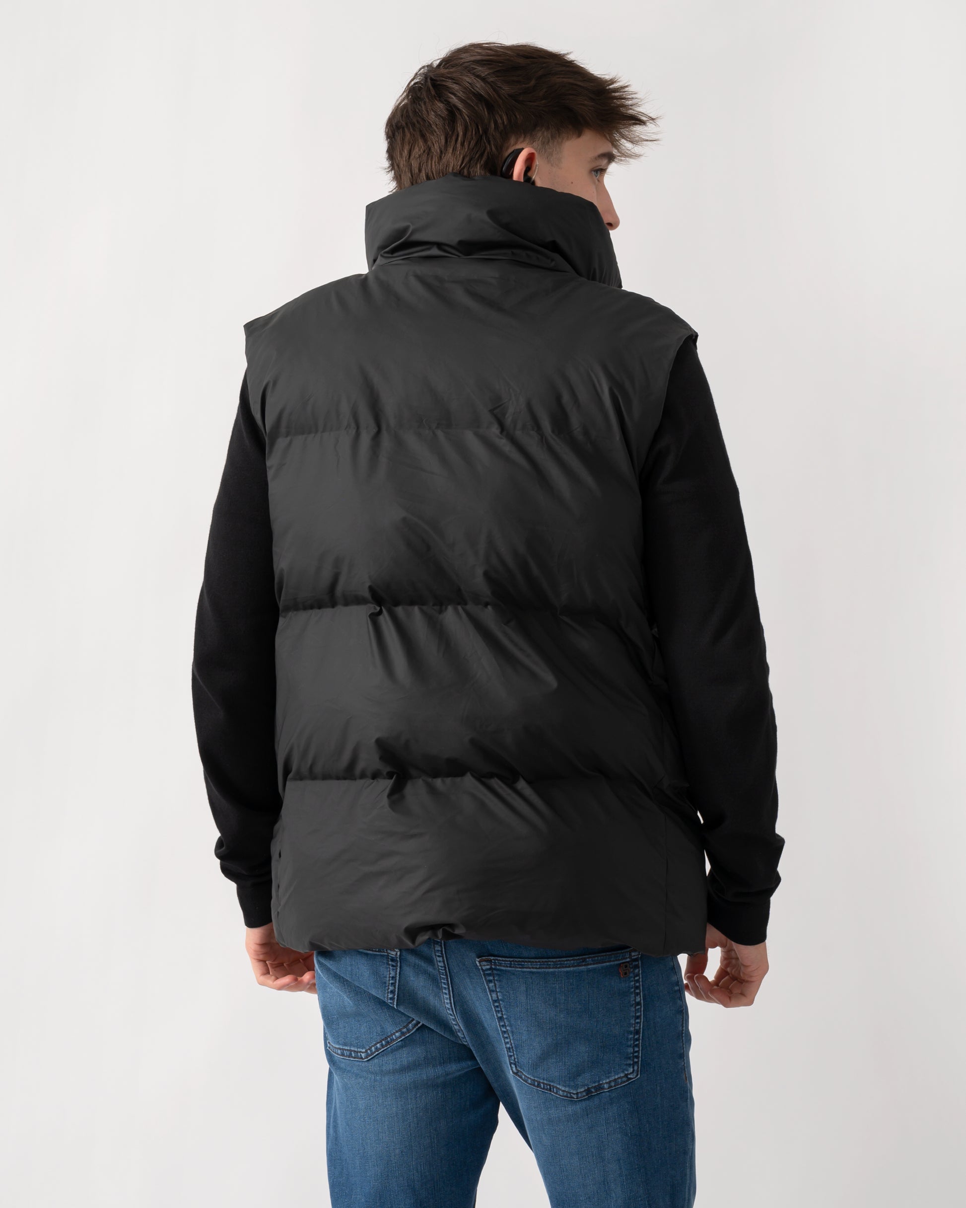 back of model wearing a Rains Boxy Unisex Puffer Vest