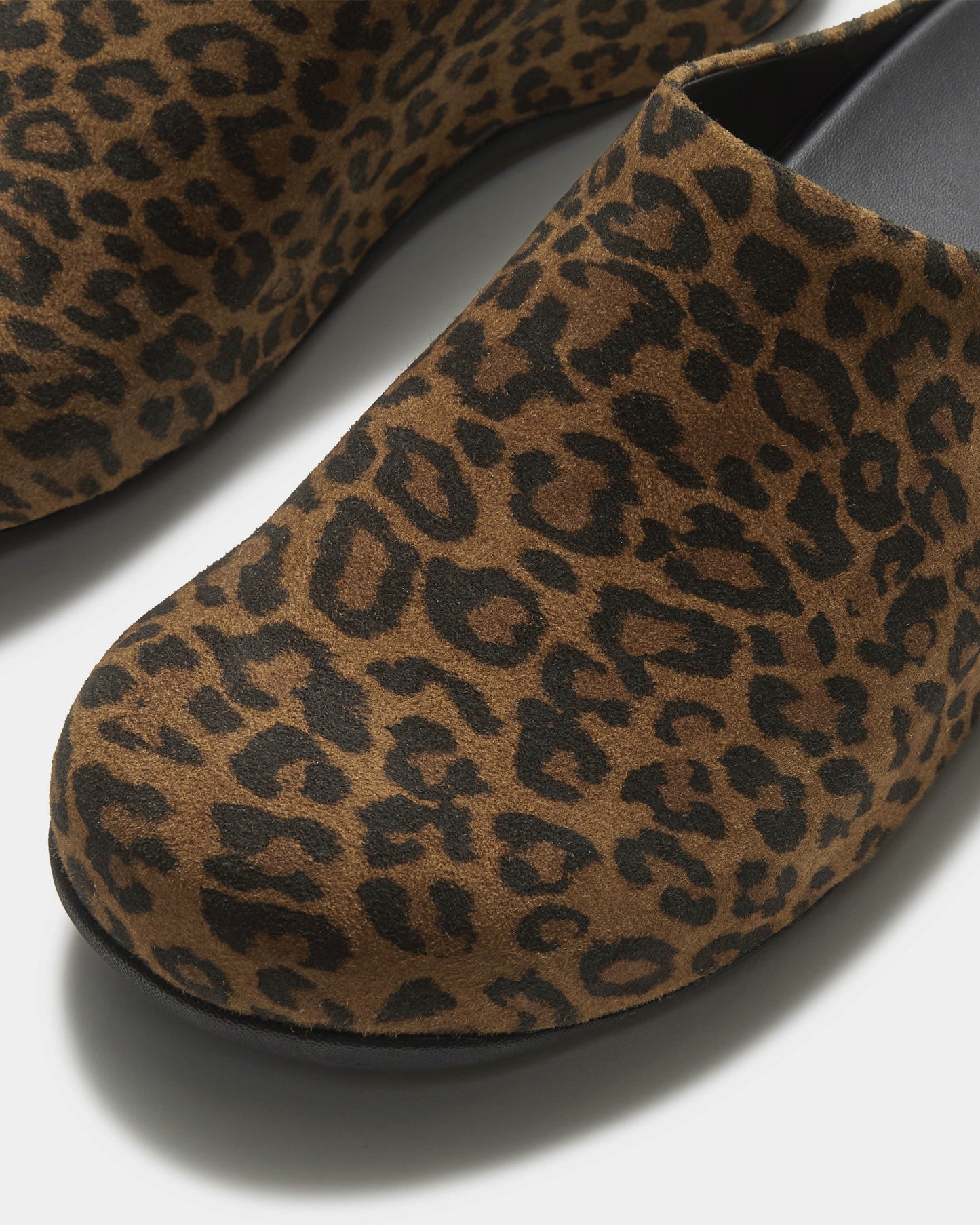 FitFlop Shuv Womens Suede Leopard Mules - Tan/Black E76