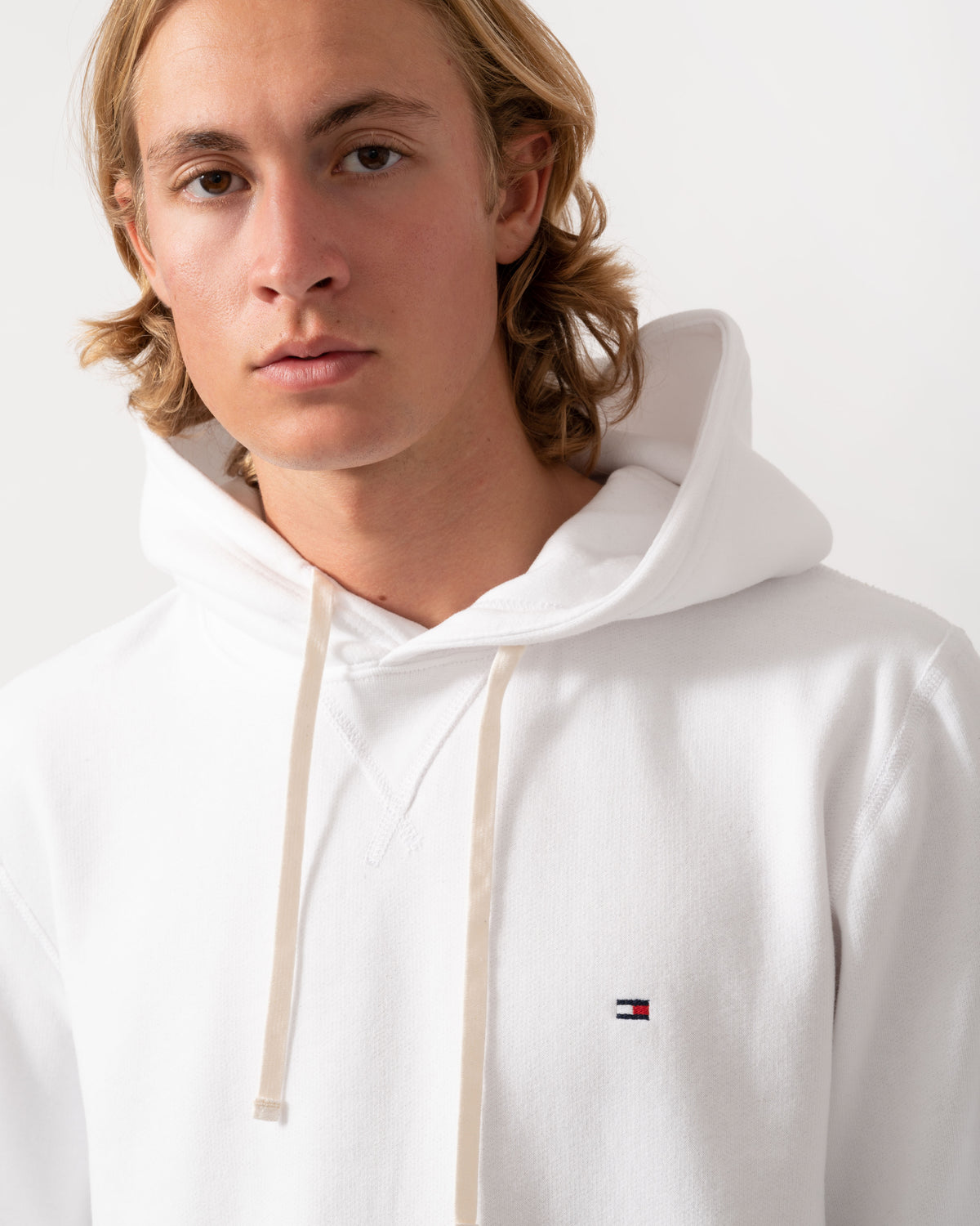 Close up of the Tommy Hilfiger Essential Fleece Mens Hoodie - White