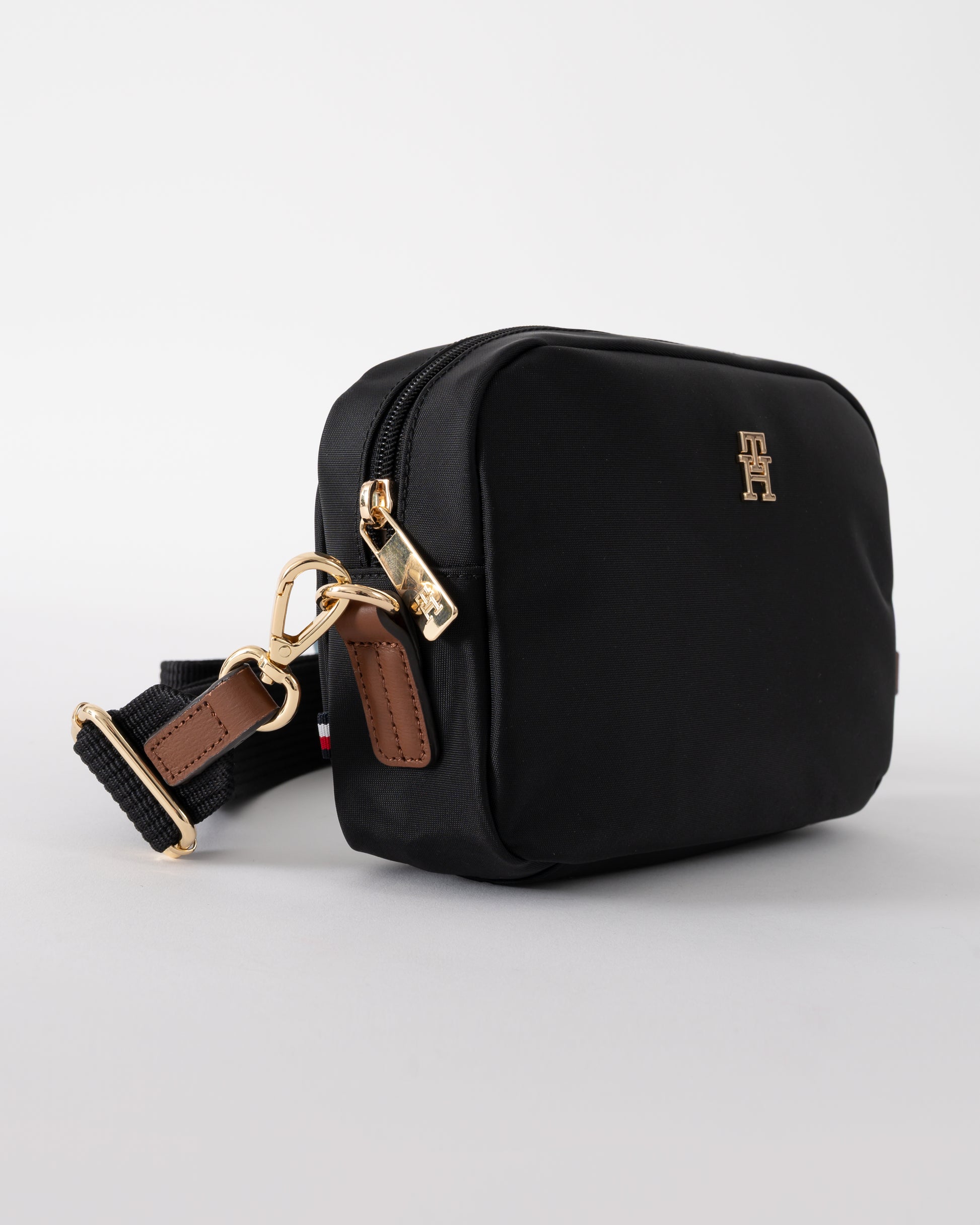 side view of Tommy Hilfiger Popette Womens Camera Bag in Black