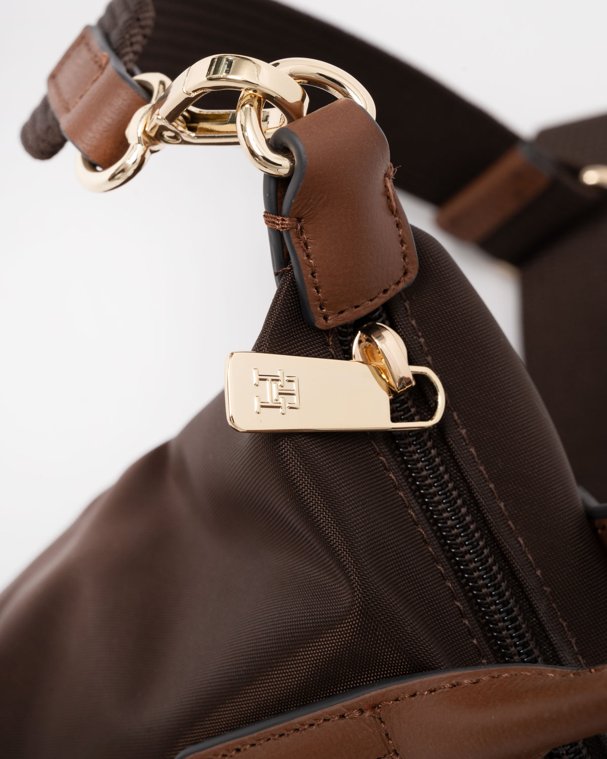 Zip on the Tommy Hilfiger's Popette Womens Mini Tote Bag in Fondant Brown