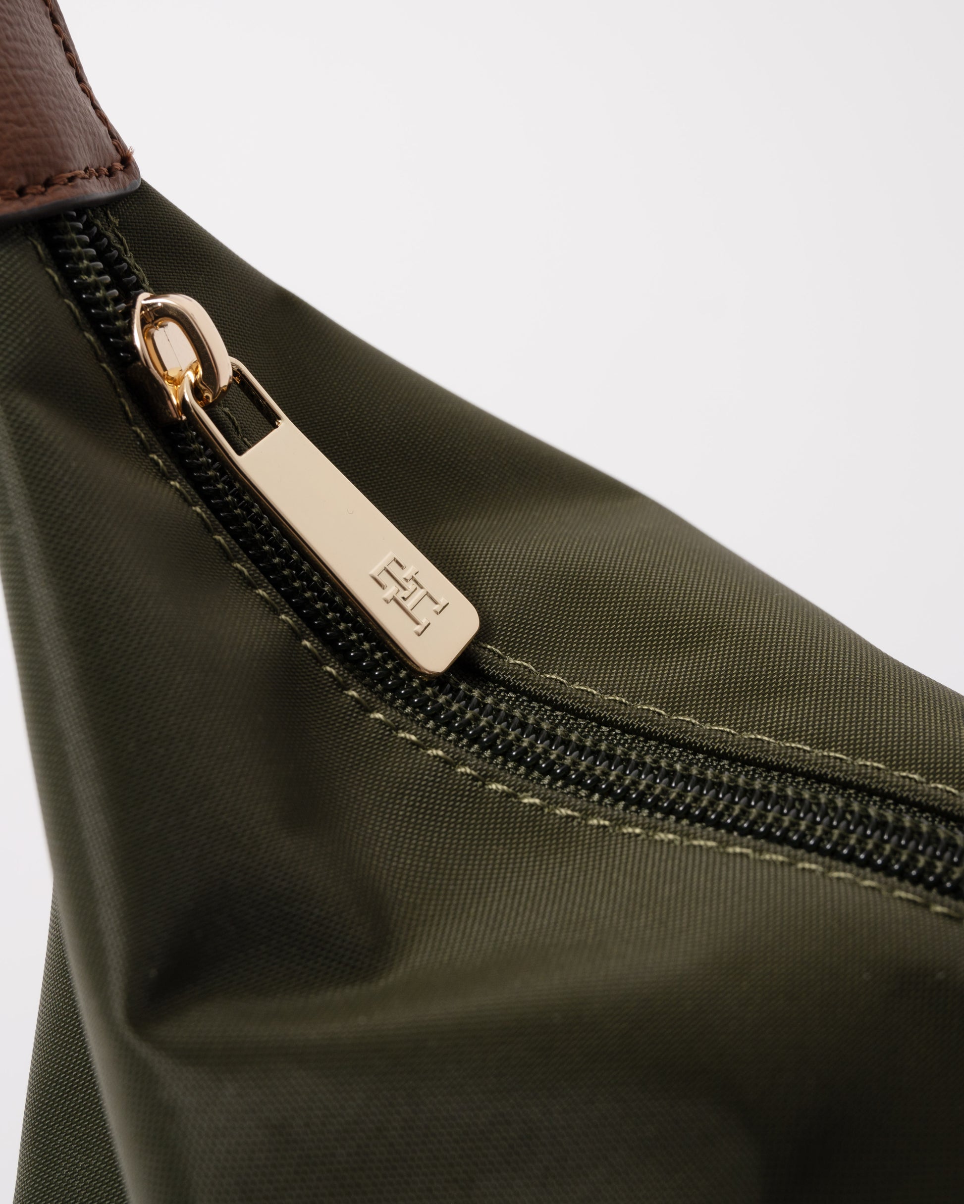 Zipper detail of Tommy Hilfiger Popette Womens Tote Bag - Green