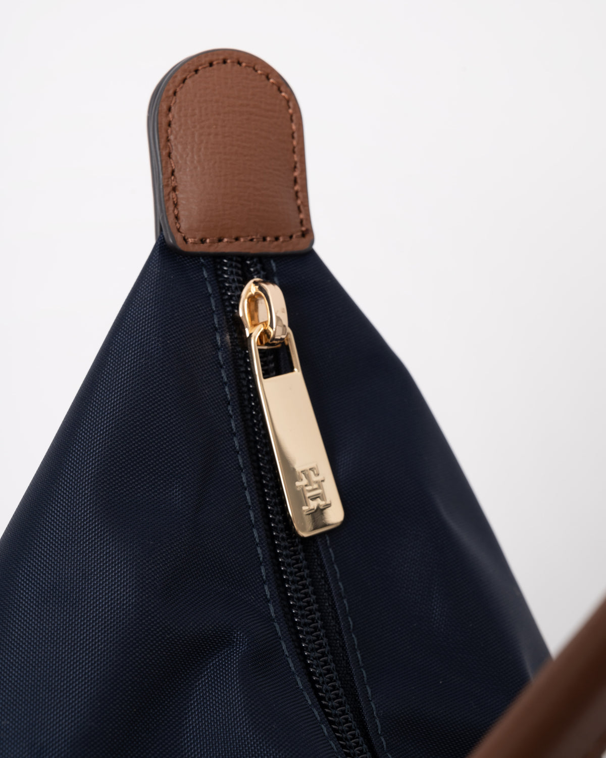 Zip on the Tommy Hilfiger's Popette Womens Tote Bag in Space Blue