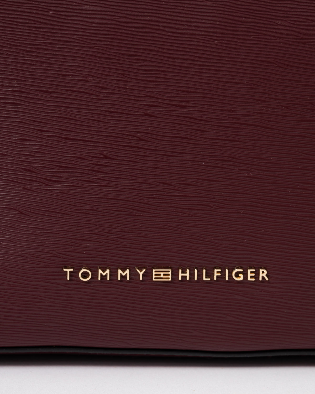 Logo on the Tommy Hilfiger TH Modern Womens Camera Bag - Oxblood