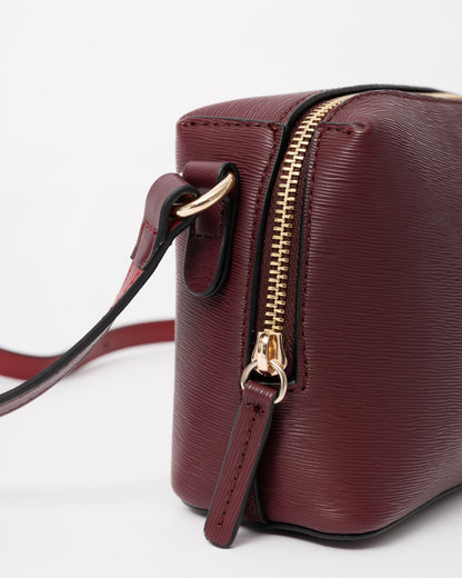 Zip on the Tommy Hilfiger TH Modern Womens Camera Bag - Oxblood