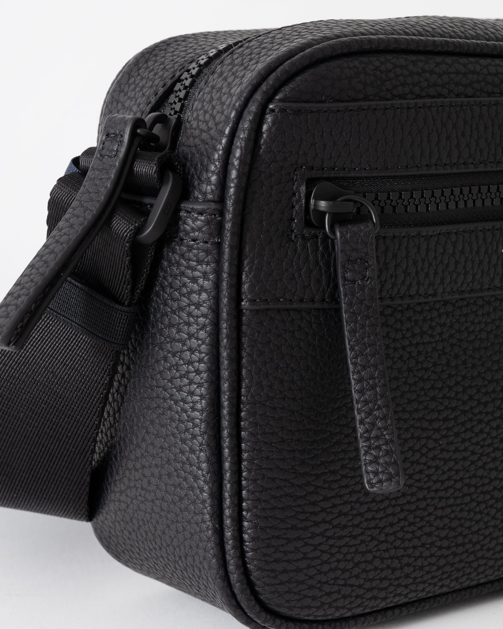 Tommy Hilfiger Essential PU Metal Logo Mens Reporter Bag - Black | CHO | Designer Mens Shoulder Bags