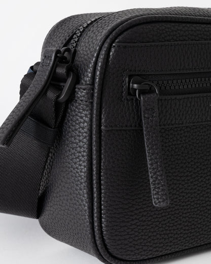 Tommy Hilfiger Essential PU Metal Logo Mens Reporter Bag - Black | CHO | Designer Mens Shoulder Bags