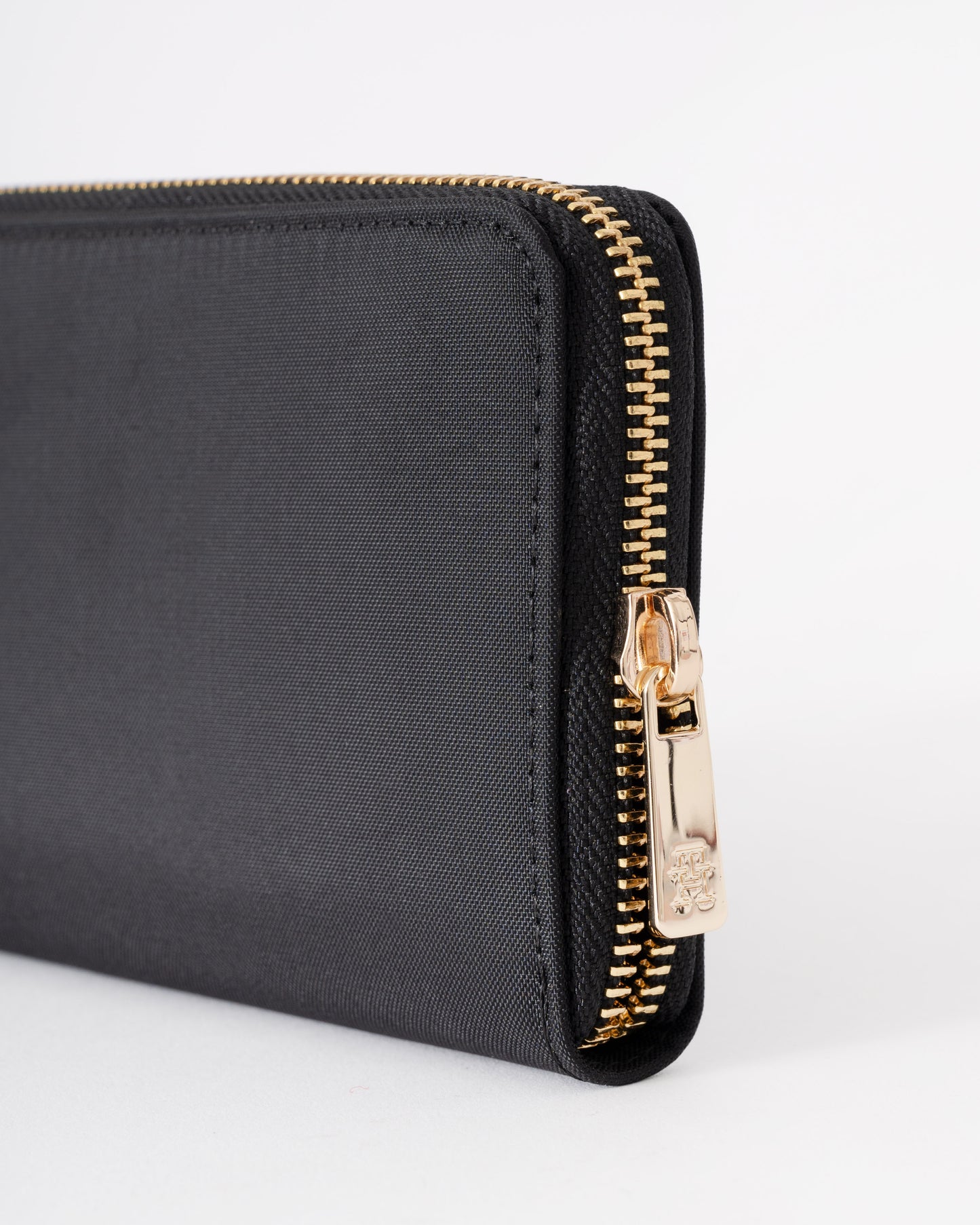Tommy Hilfiger Popette Large Nylon Womens Zip Bag - Black | CHO | Designer Womens Shoulder Bags