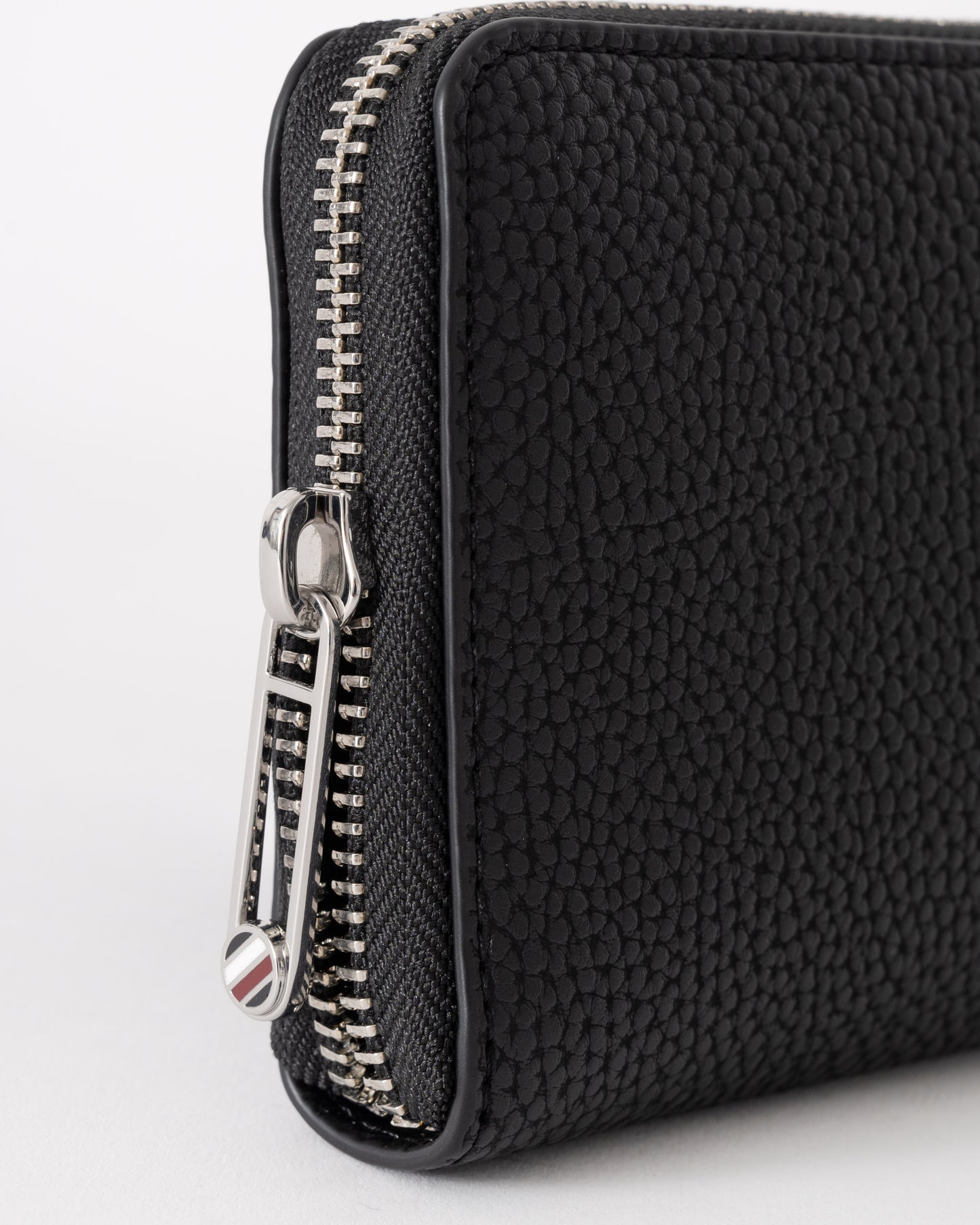 Tommy Hilfiger TH Emblem Womesn Large Zip Bag - Black | CHO | Designer Womens Shoulder Bags