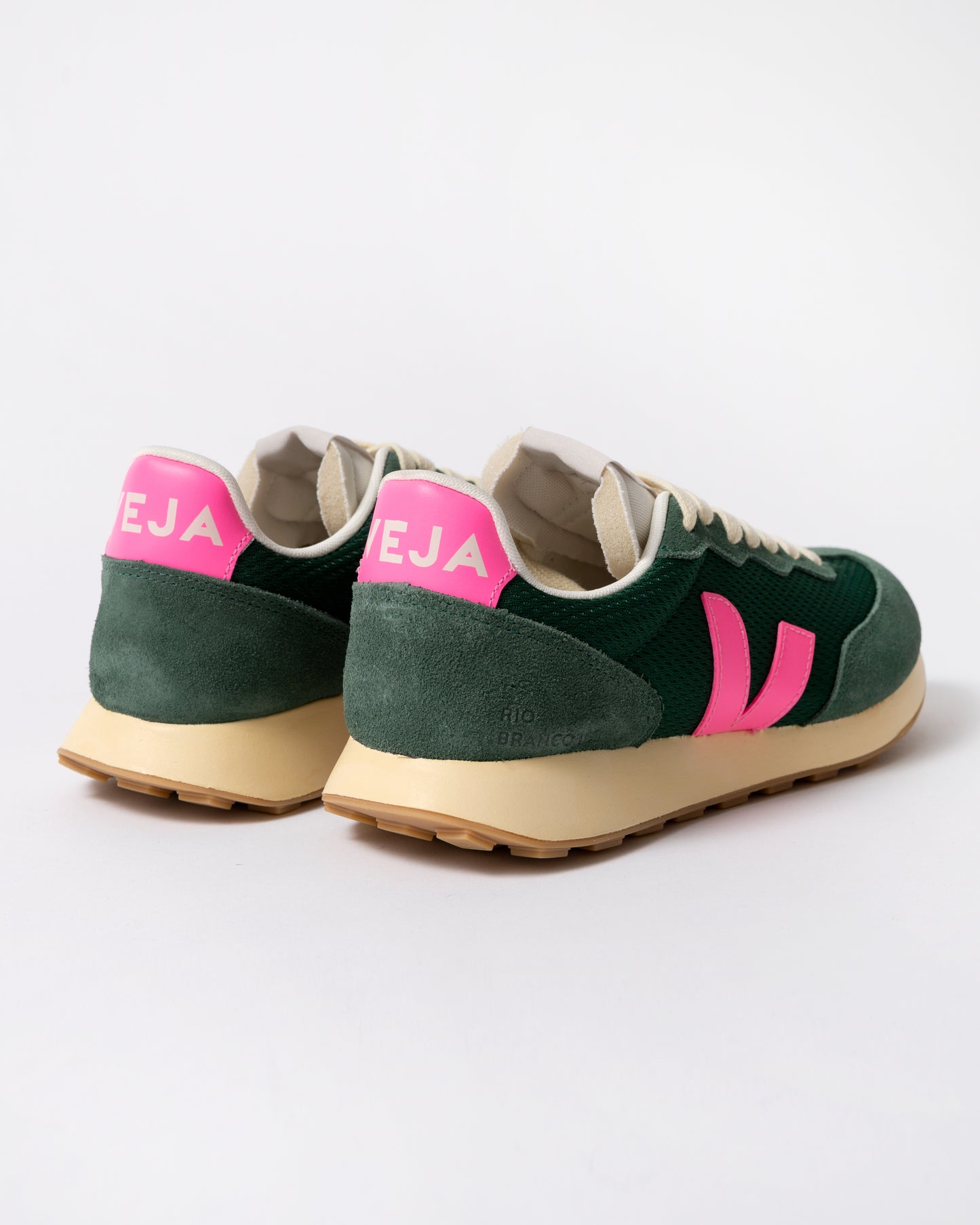 back shot of a pair of Veja Rio Branco II Alveomesh Womens Trainers in Poker-Sari colourway