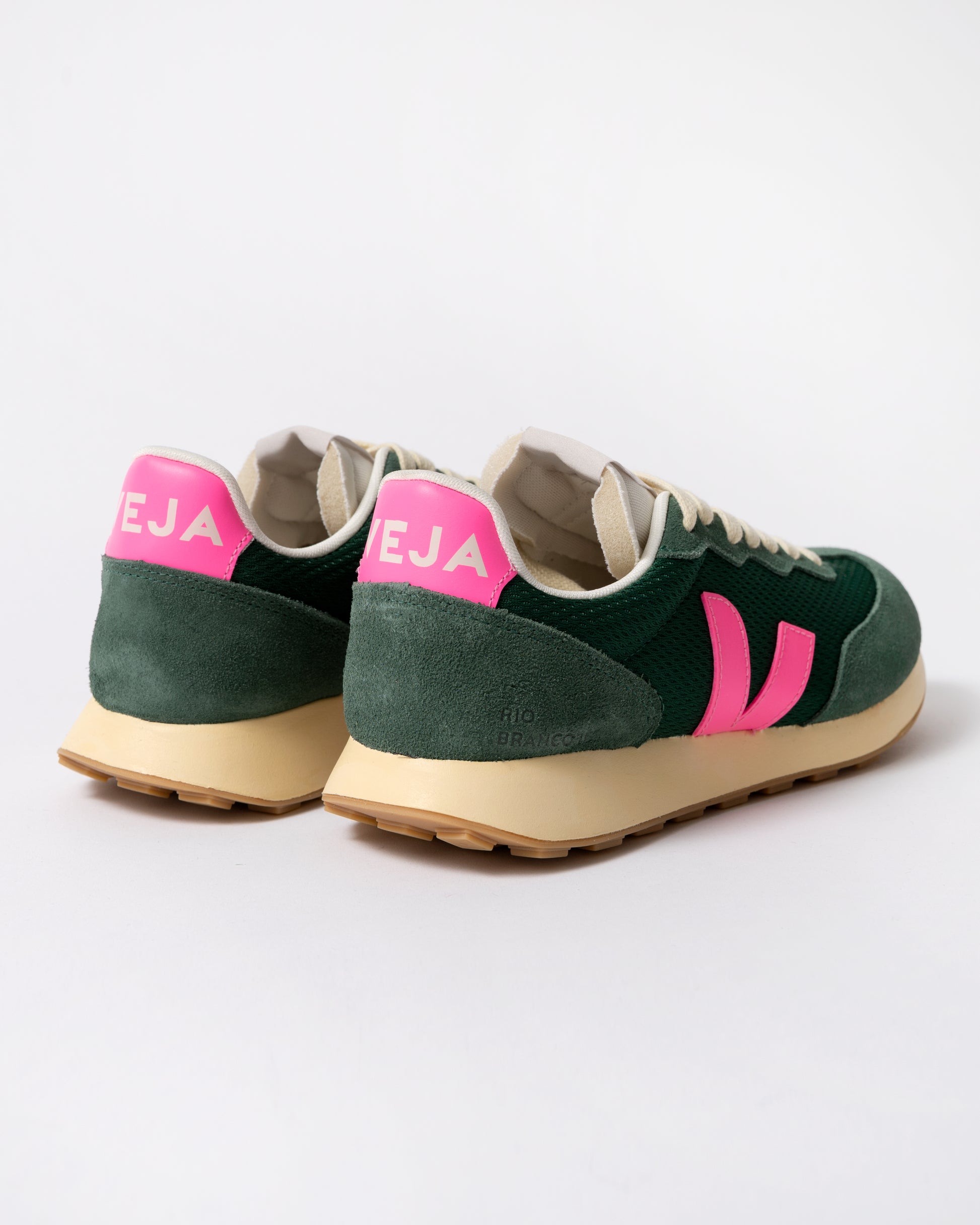 back shot of a pair of Veja Rio Branco II Alveomesh Womens Trainers in Poker-Sari colourway