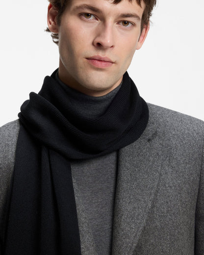 BOSS Orange Albas Mens Knitted scarf in virgin wool with logo detail - Black 001 model detail