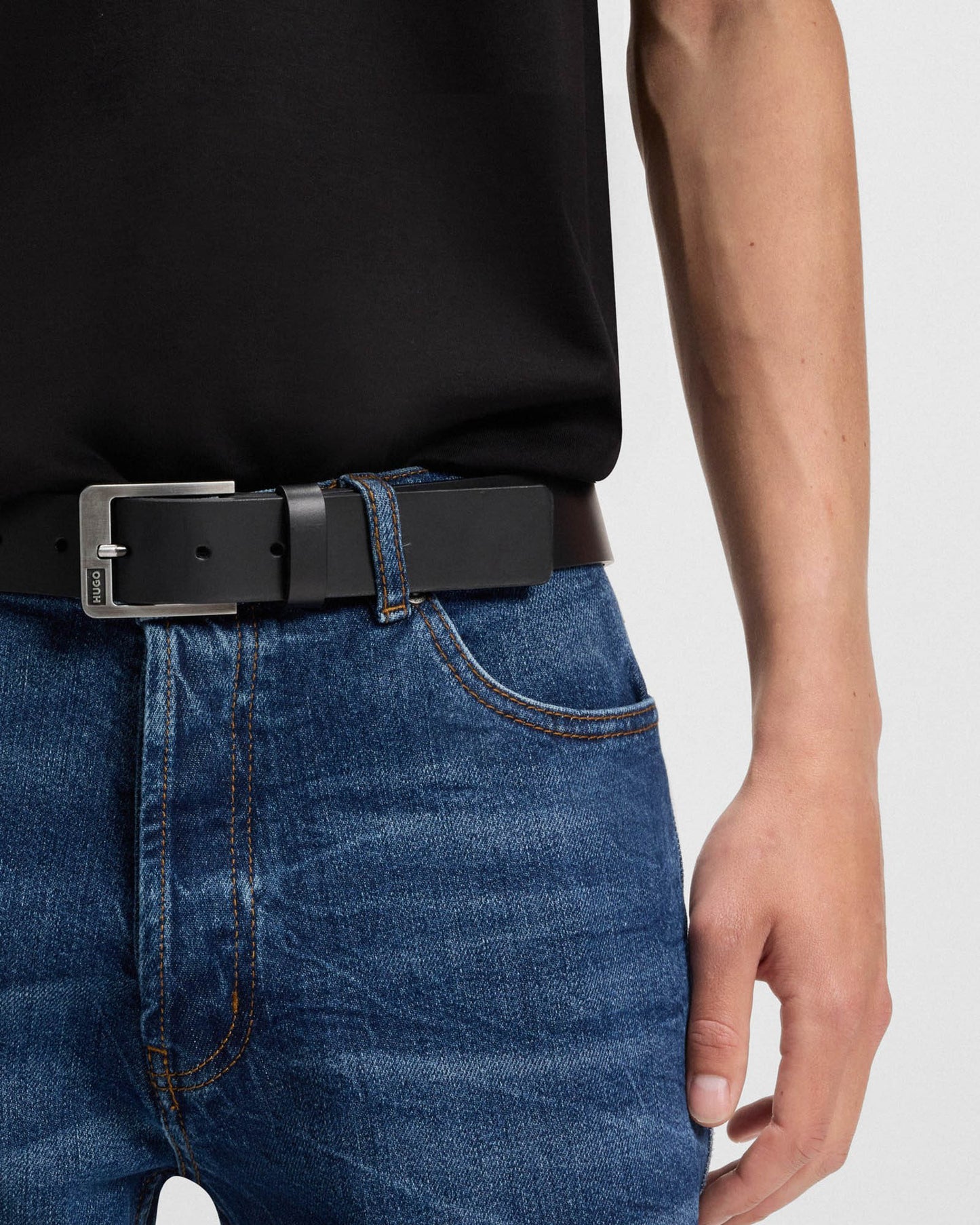 HUGO Grover Mens Italian-Leather Belt with Brushed Logo Buckle  - Black 001